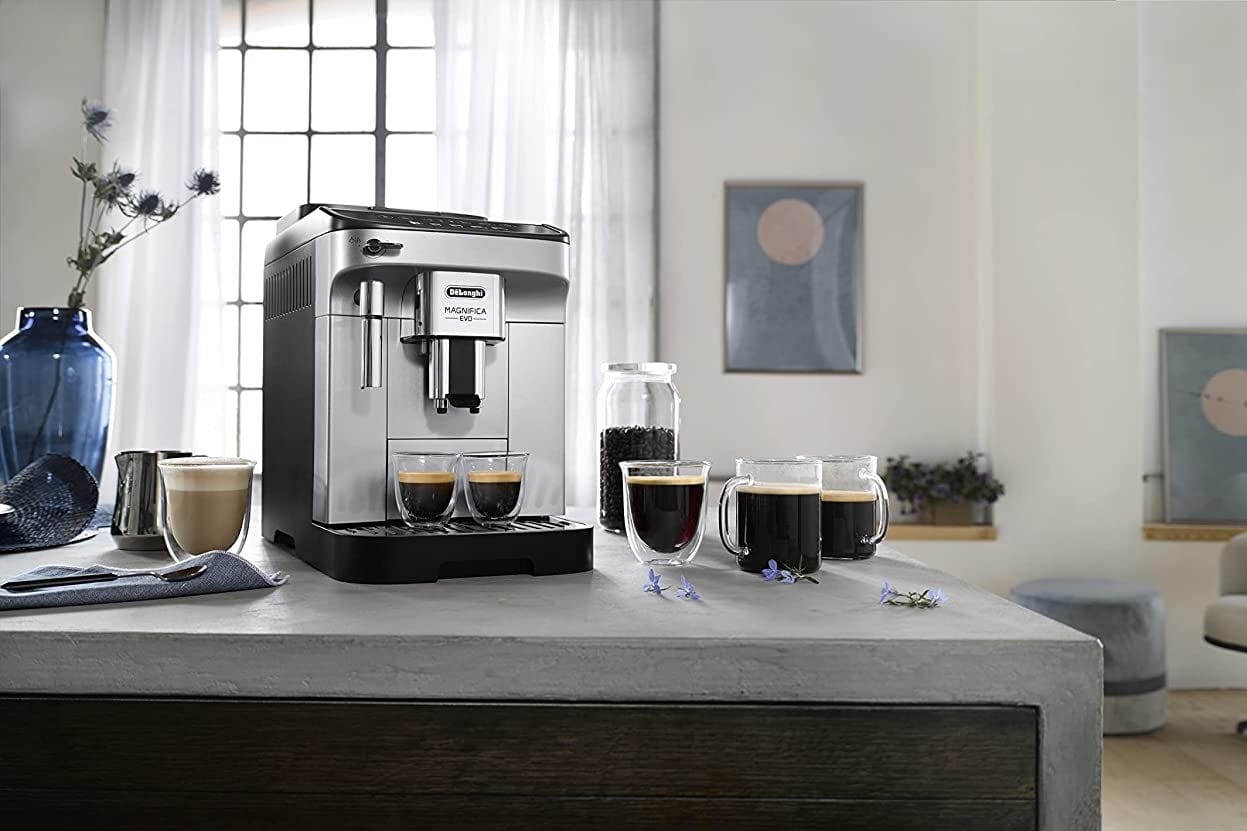 Bei den September-Angeboten bietet Amazon einen Kaffeevollautomaten von De'Longhi zum Rekord-Tiefpreis an.