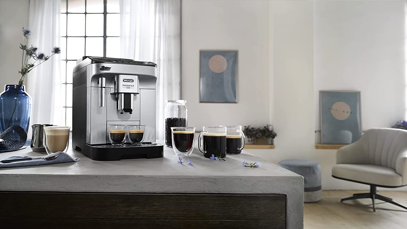 Bei den September-Angeboten bietet Amazon einen Kaffeevollautomaten von De'Longhi zum Rekord-Tiefpreis an.
