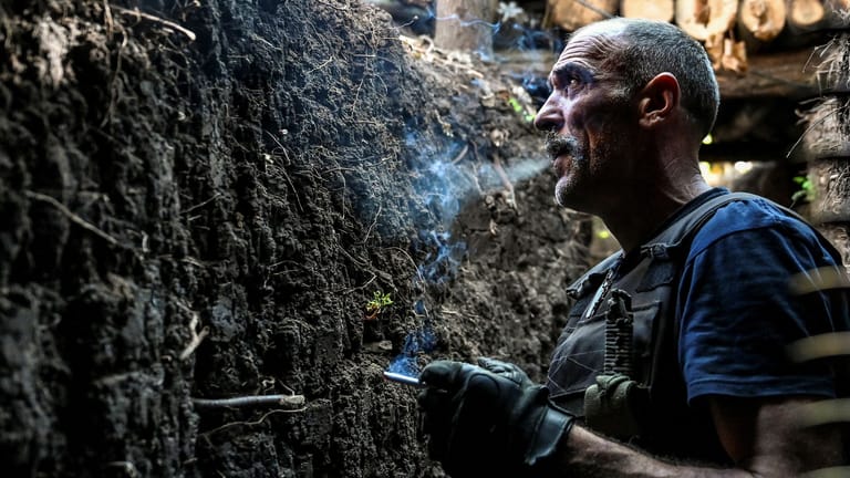 Ein ukrainischer Soldat an der Front im Süden der Ukraine: Neben regulären Soldaten und Freiwilligen kämpfen auch Partisanen hinter den feindlichen Linien.