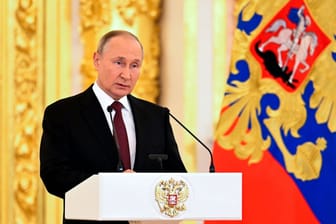 Wladimir Putin: Das russische Parlament hat im Eilverfahren Gesetze für den Kriegsfall im Land verschärft.