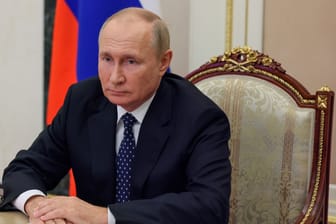 Kremlchef Wladimir Putin in Moskau (Archivbild): Er soll den Militäretat drastisch erhöht haben.