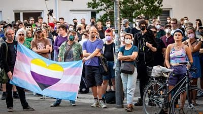 Zur Mahnwache kamen am Montagabend etwa 250 Menschen.