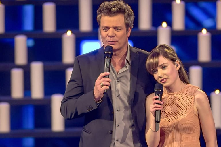 DSDS 2018: Moderator Oliver Geissen und Kandidatin Marie Wegener in der dritten Live-Mottoshow.