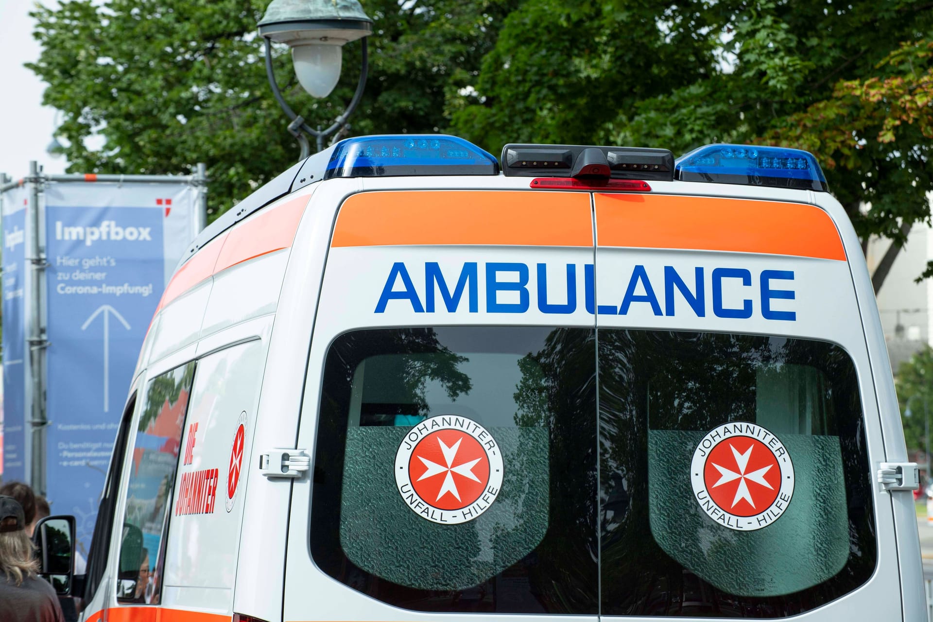 Ambulanz in Österreich (Symbolbild): Die Rettungskräfte brachten den Mann ins Krankenhaus, wo er schließlich starb.