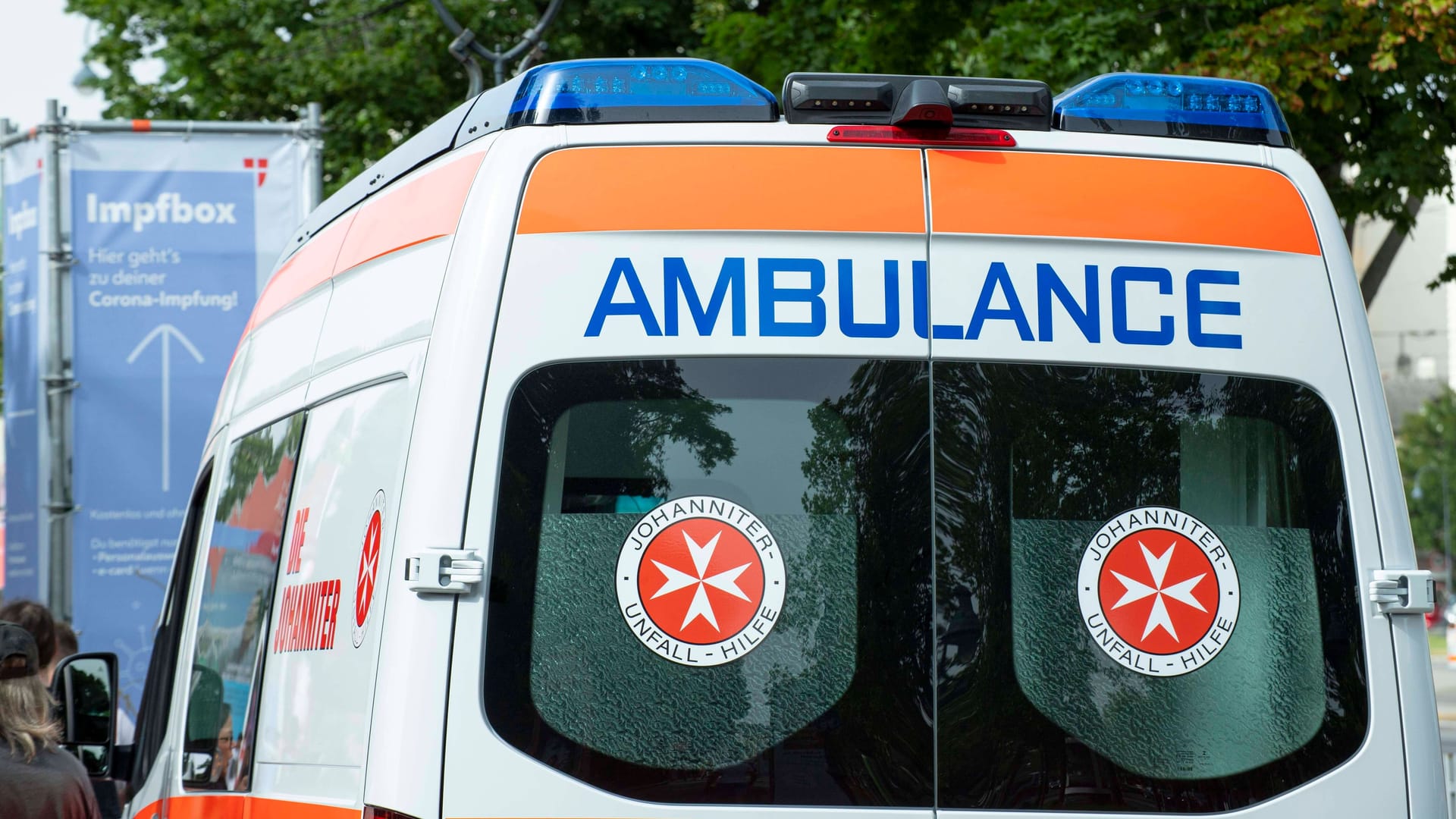 Ambulanz in Österreich (Symbolbild): Die Rettungskräfte brachten den Mann ins Krankenhaus, wo er schließlich starb.