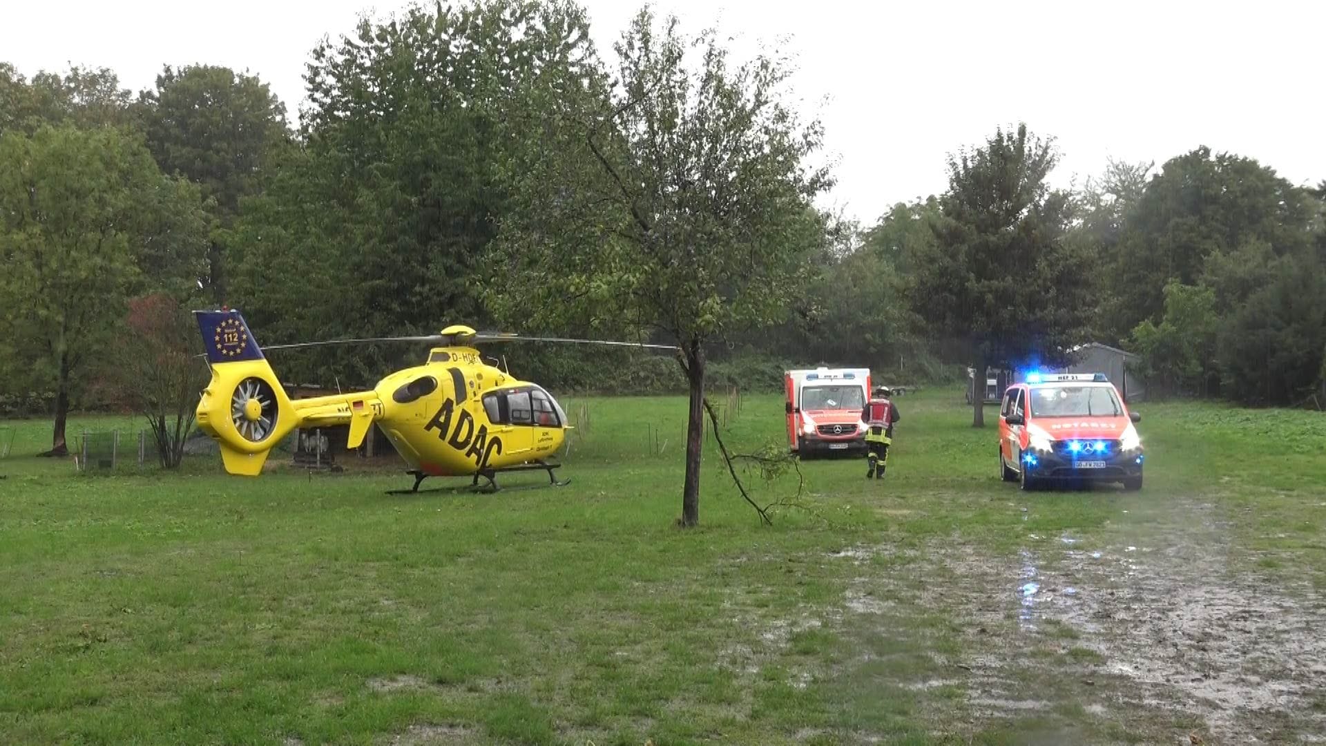 Auch ein Rettungshubschreiber war am Sonntag im Einsatz. Der verletzte Mann wurde in ein Krankenhaus gebracht.