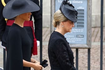 Herzogin Meghan und Herzogin Sophie: Die Royals auf ihrem Weg zur Westminster Abbey.