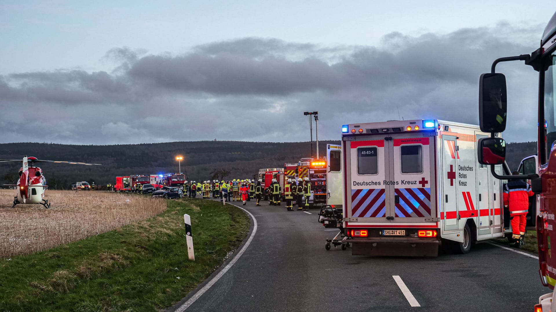 Großaufgebot von Feuerwehr und Rettungsdienst (Archivbild): Bei dem Unfall starben zwei Kinder.