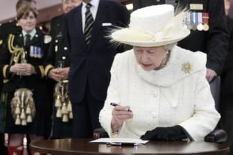 Königin Elizabeth II.: Die verstorbene Monarchin bei einem Pressetermin im Jahr 2005.