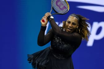 Serena Willams: Die Tennis-Queen zog überraschend in die dritte Runde der US Open ein.