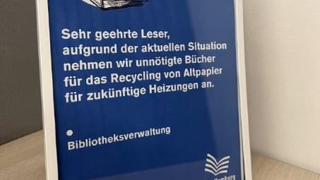 Das Schild mit der Bitte um Bücherspenden: Bei dem Schild handelt es sich um einen Fake.