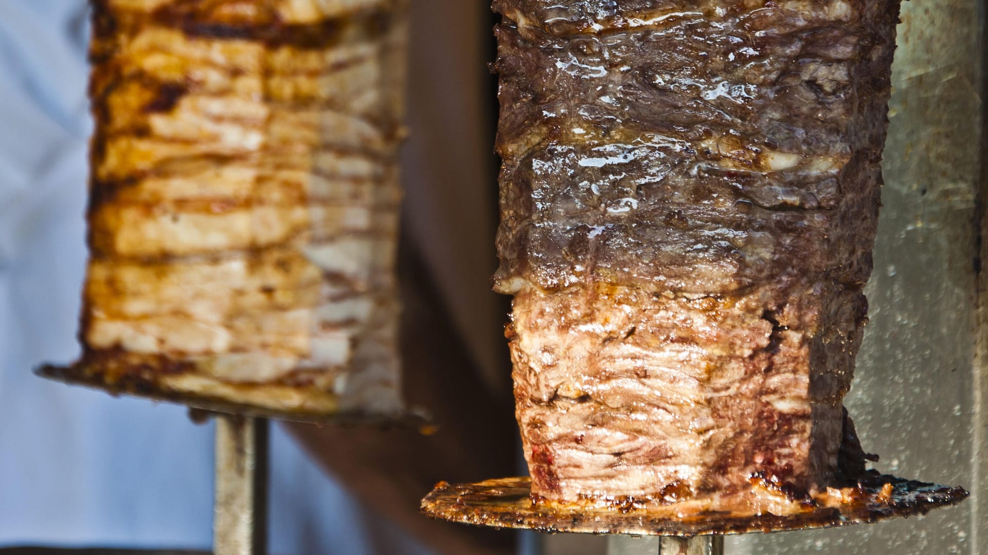 Dönerspieße (Symbolfoto): Der günstig angebotene Snack sorgte in Dortmund für einen größeren Menschenauflauf.