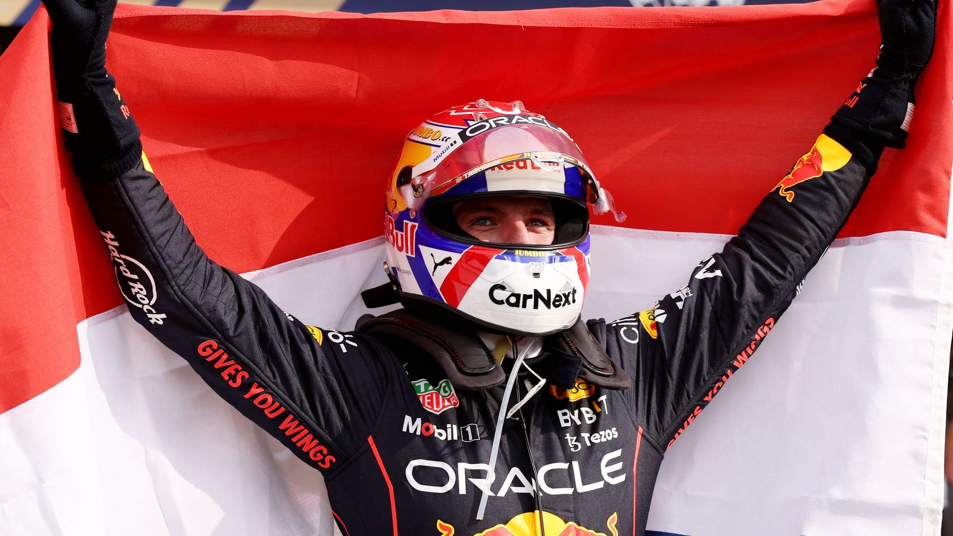 Voll auf Kurs Titelverteidigung: Max Verstappen feiert seinen Sieg in Zandvoort.