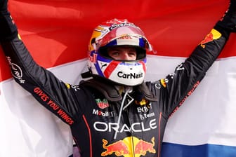 Voll auf Kurs Titelverteidigung: Max Verstappen feiert seinen Sieg in Zandvoort.