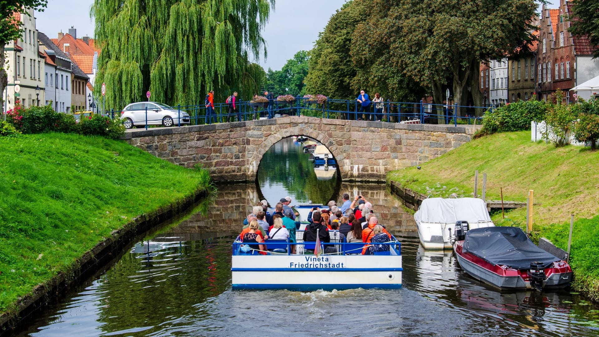 Friedrichstadt: Hier kommt mitten in Norddeutschland Venedig-Feeling auf.