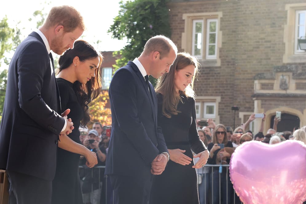 Harry, Meghan, William und Kate: Vor Schloss Windsor zeigten sich die "Fab Four" wieder vereint.