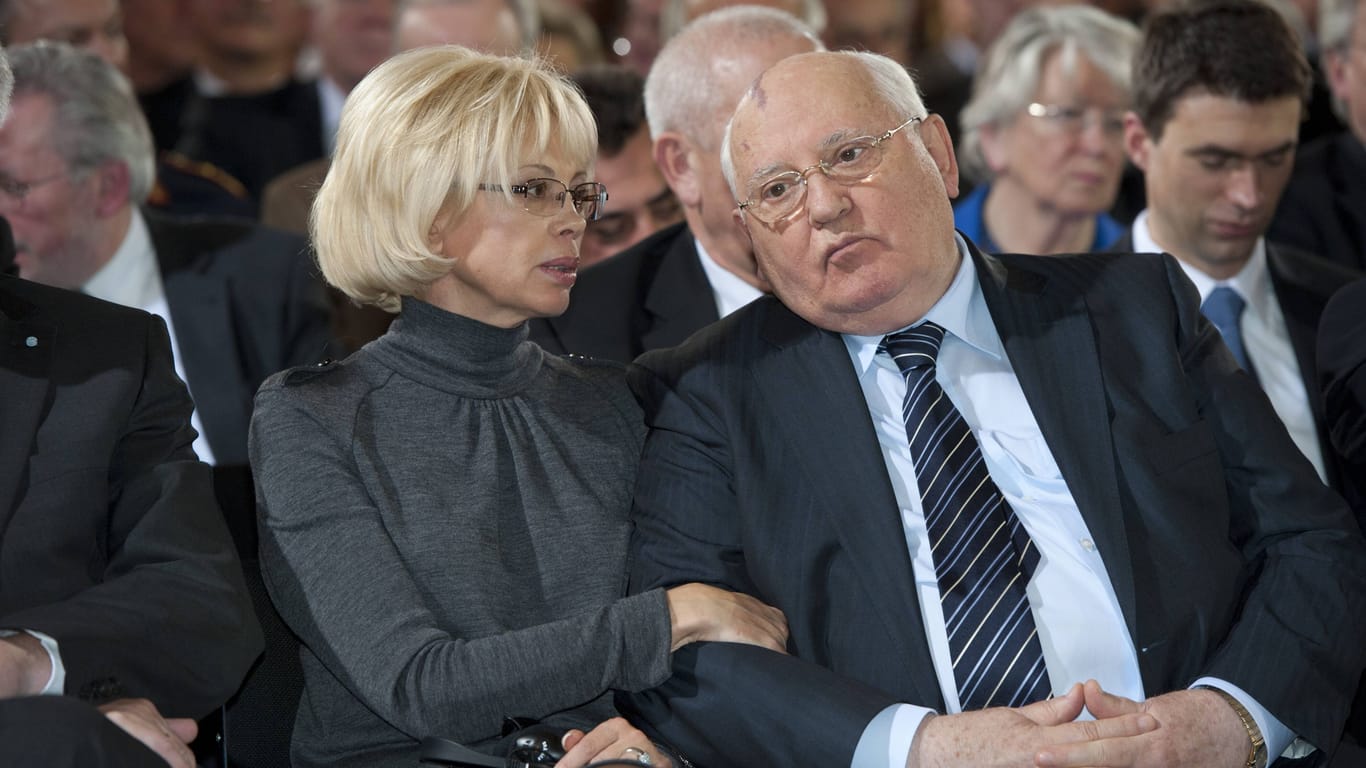 Michail Gorbatschow mit Tochter Irina Virganskaya bei einem Termin in München (Archivbild): Der kürzlich verstorbene ehemalige russische Präsident traf sich einst mit Alischer Usmanow am Tegernsee.