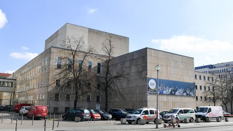 Die Komische Oper (Archivbild): Sanierungsbedarf wurde bereits Ende der 1990er Jahre festgestellt. Die Komische Oper (Archivbild): Sanierungsbedarf wurde bereits Ende der 1990er Jahre festgestellt.