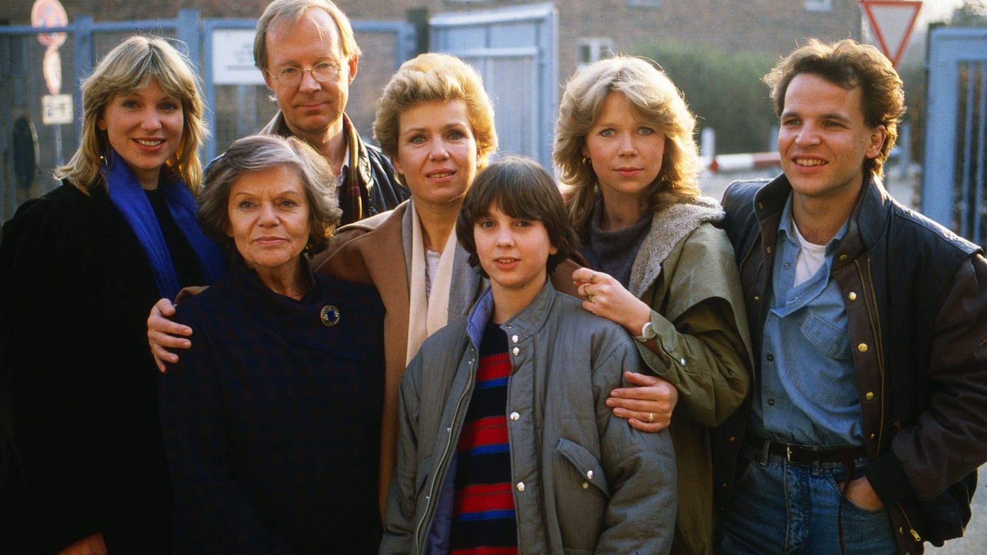 Die Stars aus "Diese Drombuschs": Sabine Kaack, Grete Wurm, Hans Peter Korff, Witta Pohl, Eike Schweikhardt, Marion Kracht und Mick Werup.