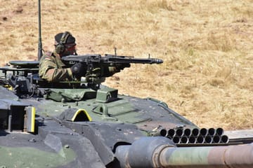 Leopard 2 bei einer Übung der Bundeswehr: Die EU-Parlamentspräsidentin fordert die Lieferung von Kampfpanzern an die Ukraine.