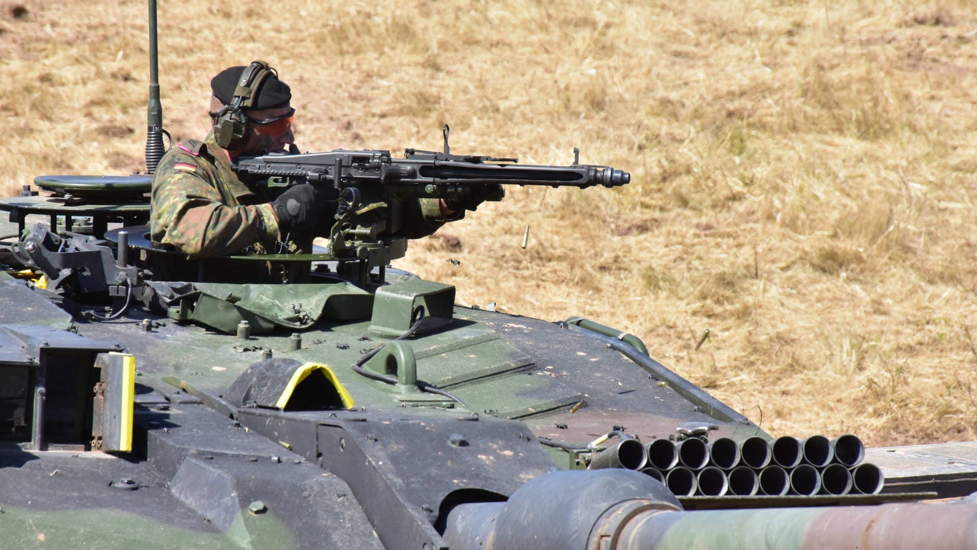 Leopard 2 bei einer Übung der Bundeswehr: Die EU-Parlamentspräsidentin fordert die Lieferung von Kampfpanzern an die Ukraine.