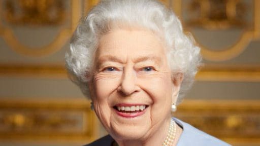 Der Buckingham Palast hat ein neues Porträt von Königin Elizabeth II. am Vorabend ihrer Beerdigung in der Westminster Abbey veröffentlicht.