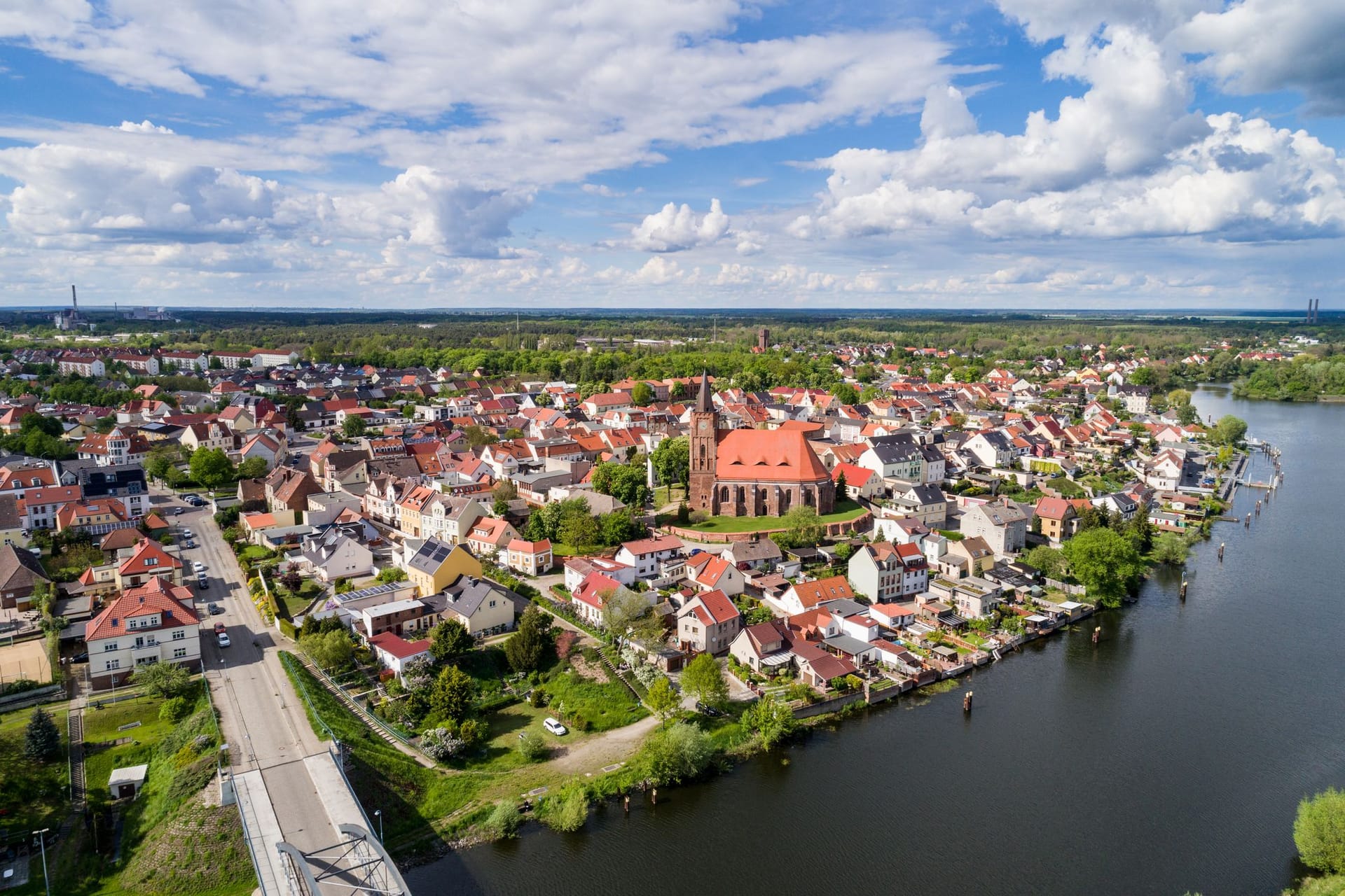 Blick auf Eisenhüttenstadt (Symbolbild): Brandenburg hat bei der Grundsteuerreform das Bundesmodell übernommen.