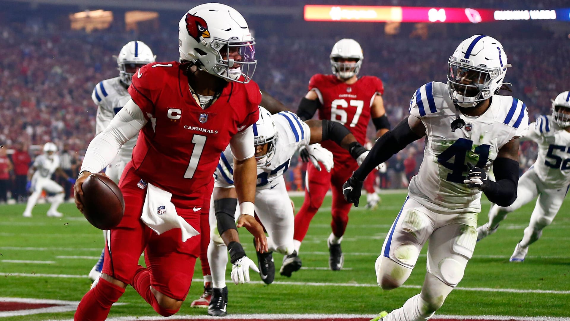 Kyler Murray (l.): Der Quarterback der Arizona Cardinals wird ab 2023 nicht mehr bei ProSieben zu sehen sein. Kyler Murray (l.): Der Quarterback der Arizona Cardinals wird ab 2023 nicht mehr bei ProSieben zu sehen sein.