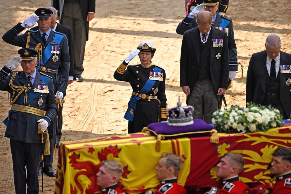 Die Royal Family bei der Beerdigung von Queen Elizabeth II.