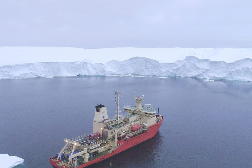 Schiff in der Antarktis: Dort befindet sich das größte Loch in der Ozonschicht.
