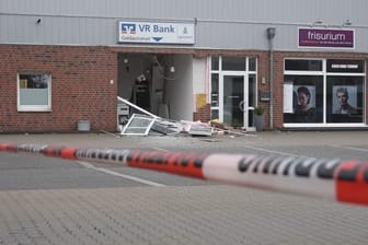 Die Bankfiliale in Wildeshausen ist vollkommen zerstört. Die Polizei hat die Ermittlungen aufgenommen.