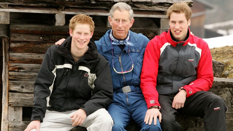 Charles mit seinen Söhnen Harry und William im Jahr 2005.