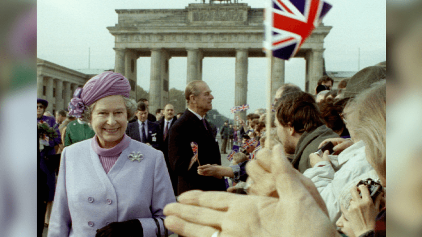Besuch im wiedervereinigten Berlin 1992 (Archivbild): Drei Jahre nach dem Mauerfall betrat Queen Elizabeth erstmals ostdeutschen Boden.