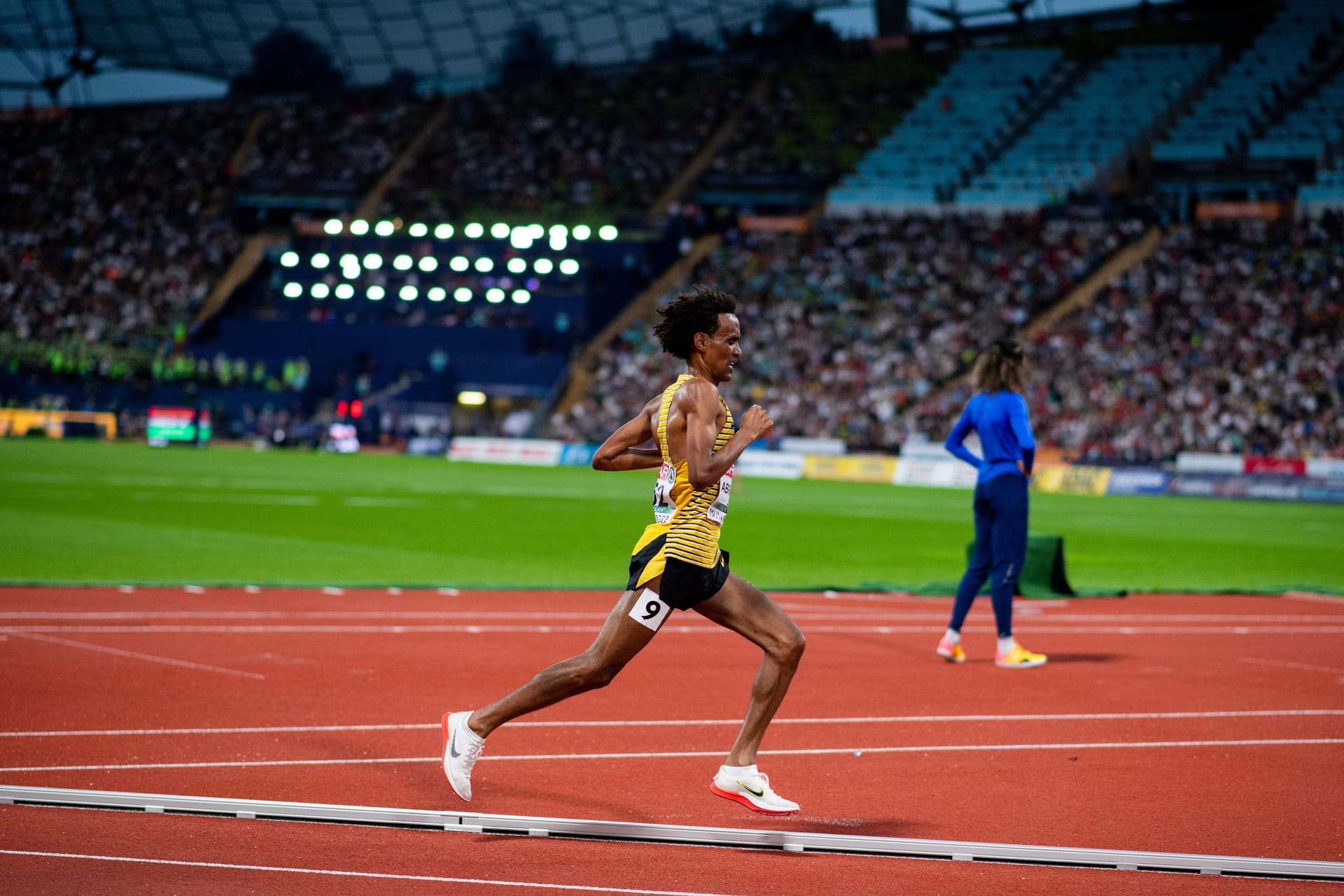 Der deutsche Läufer Filimon Abraham bei der Leichtathletik-EM im Münchner Olympiastadion (Archivbild): Geht es nach Sportfunktionären in Bayern, könnten hier auch wieder Olympische Spiele stattfinden.