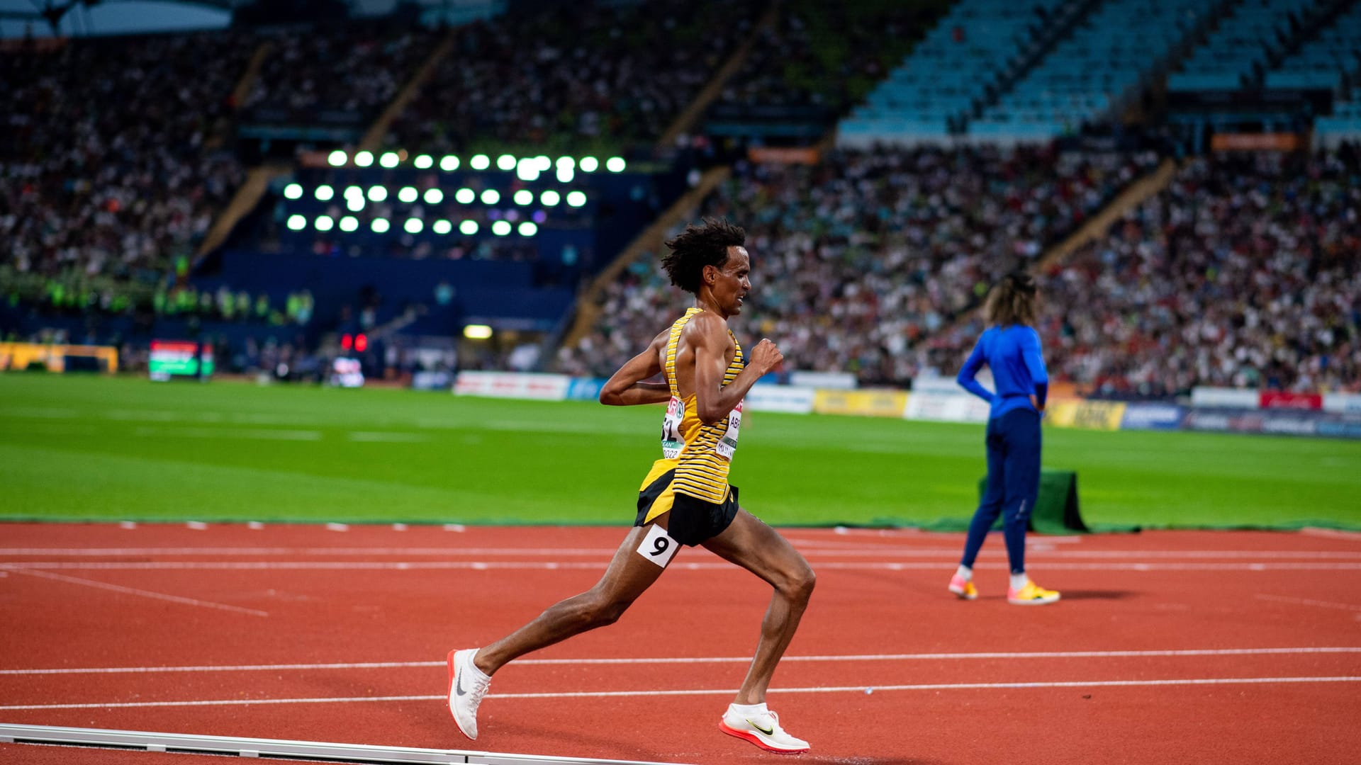 Der deutsche Läufer Filimon Abraham bei der Leichtathletik-EM im Münchner Olympiastadion (Archivbild): Geht es nach Sportfunktionären in Bayern, könnten hier auch wieder Olympische Spiele stattfinden. Der deutsche Läufer Filimon Abraham bei der Leichtathletik-EM im Münchner Olympiastadion (Archivbild): Geht es nach Sportfunktionären in Bayern, könnten hier auch wieder Olympische Spiele stattfinden.