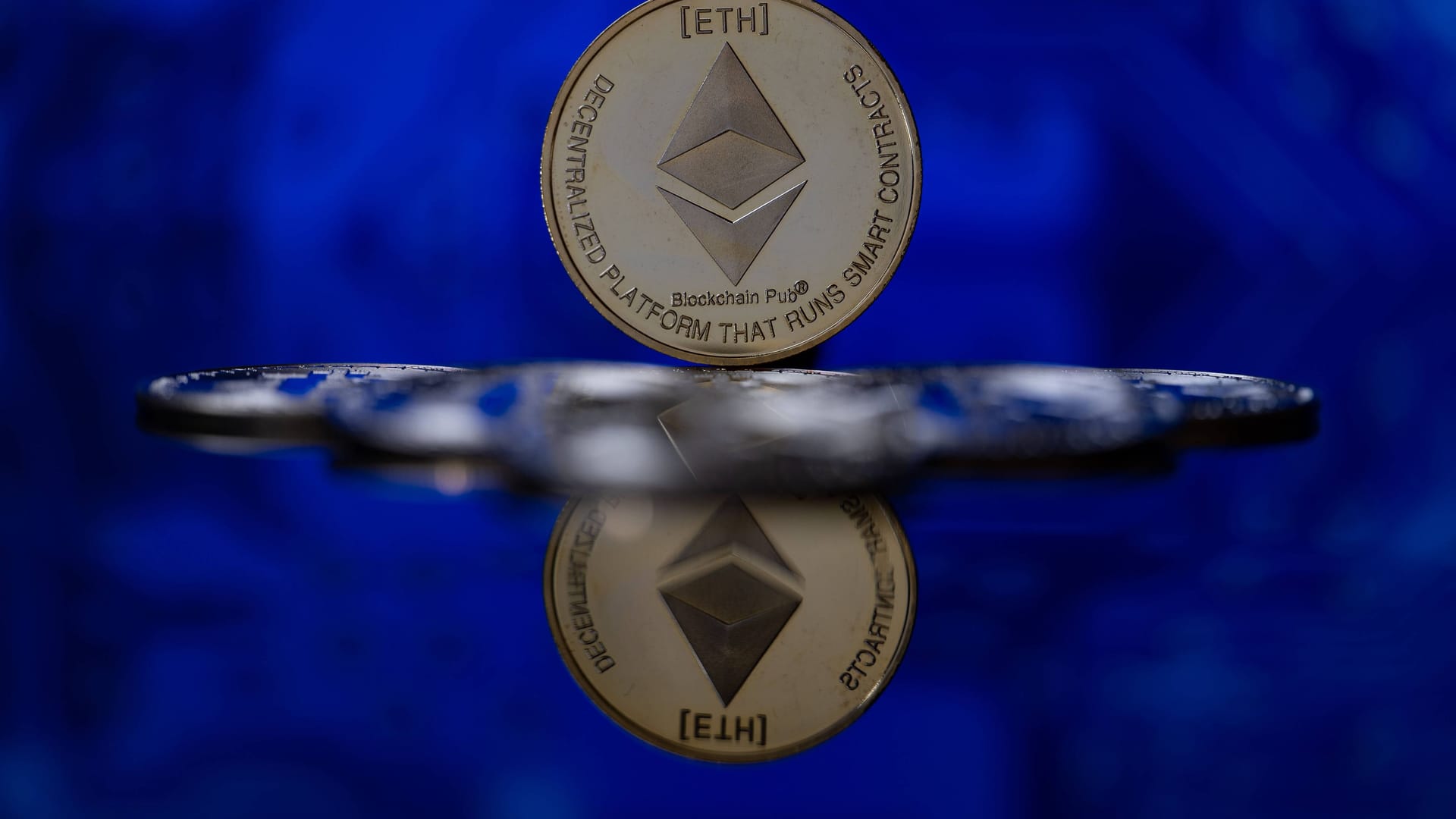 Ein Symbol der Kryptowährung Ethereum (Symbolbild): Der Verdächtige wurde bereits freigesprochen.