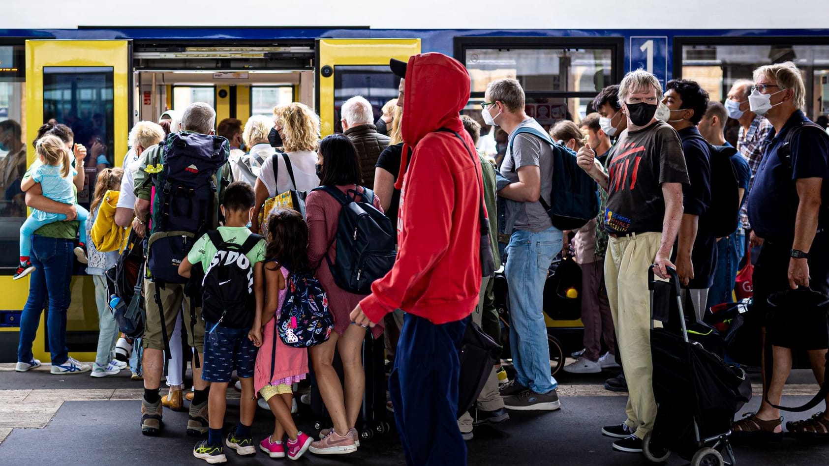 Andrang am letzten Wochenende des 9-Euro-Tickets (Archivbild): Ein Nachfolger soll wohl im nächsten Jahr kommen.