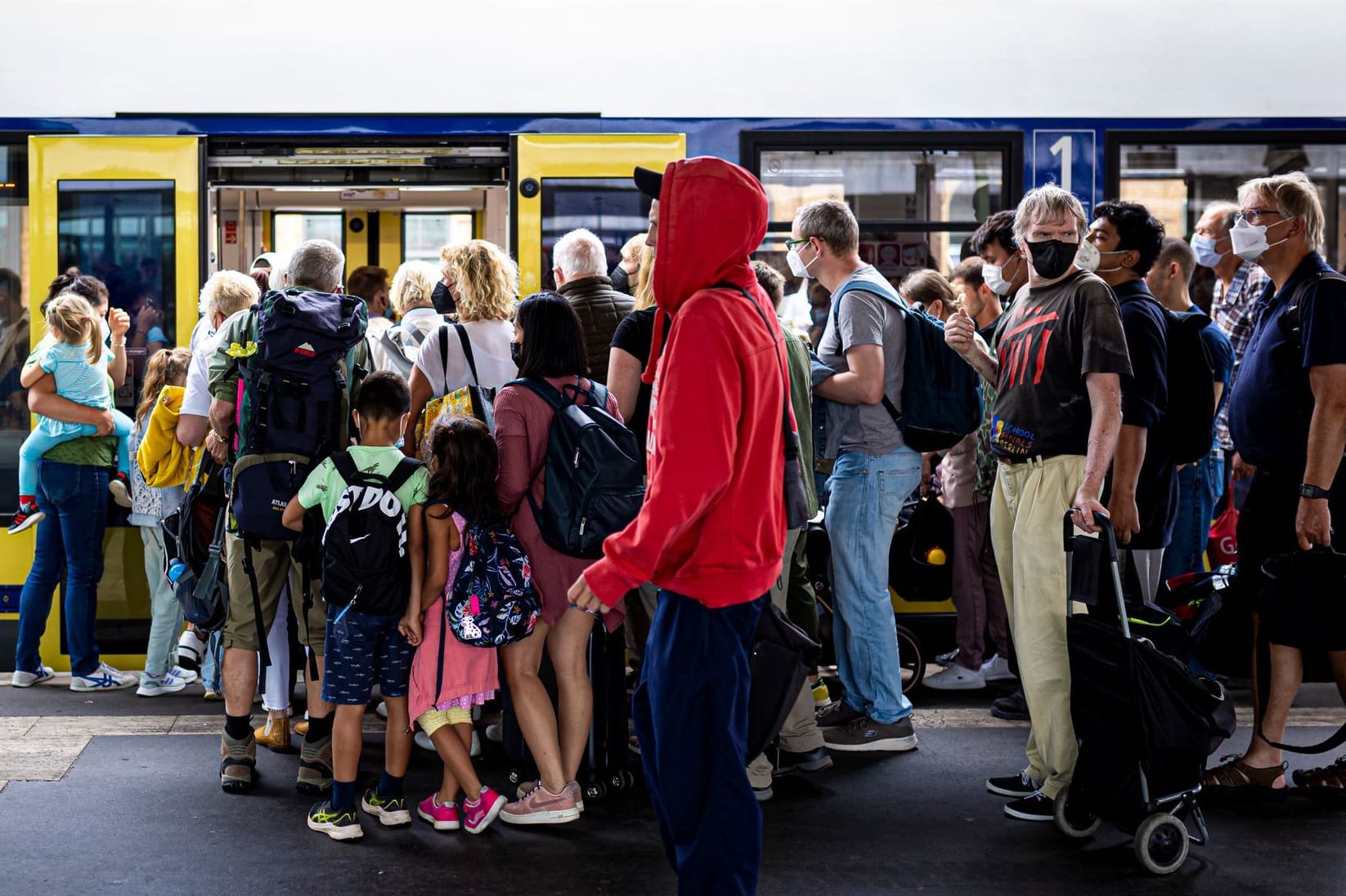 Andrang am letzten Wochenende des 9-Euro-Tickets (Archivbild): Ein Nachfolger soll wohl im nächsten Jahr kommen.