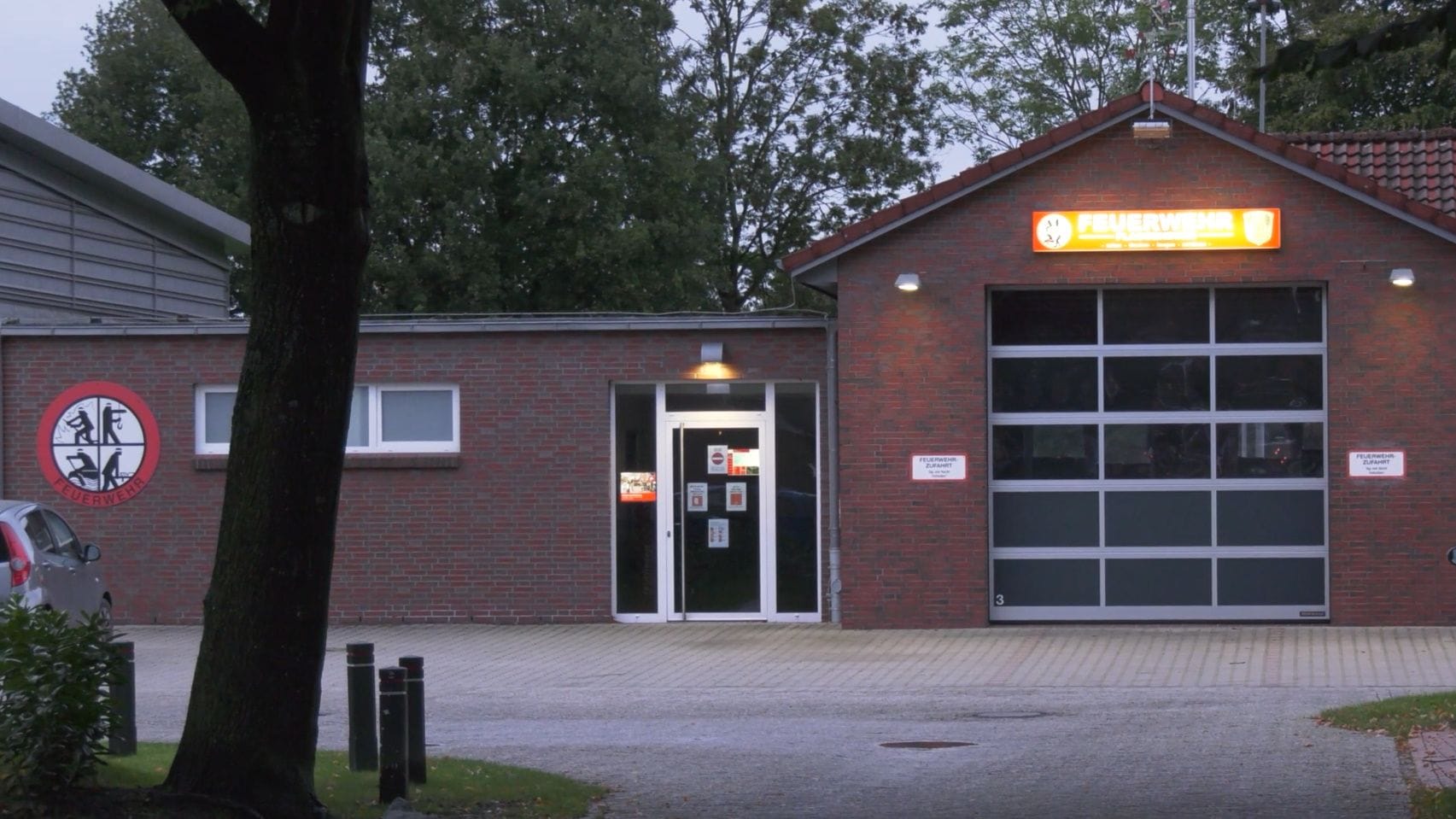 Das Feuerwehrgebäude in Plaggenburg: Am Morgen war die Garage leer.