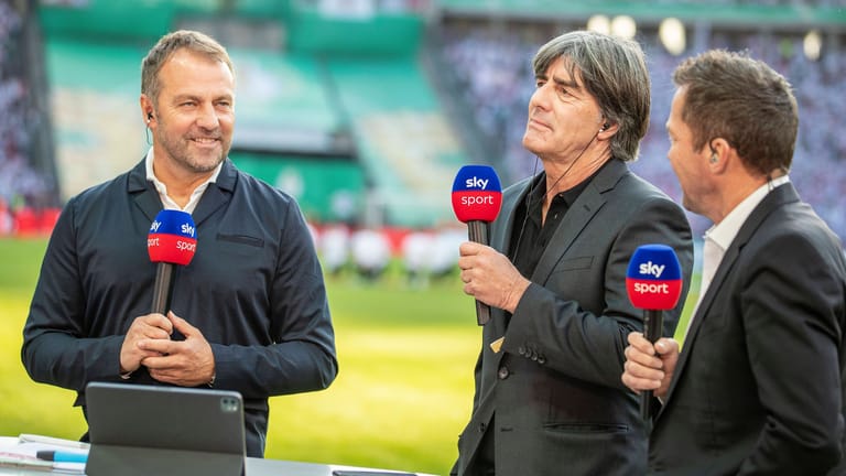 Der neue und der alte Bundestrainer: Anlässlich des Pokalfinals äußerten sich Bundestrainer Hansi Flick (li.) und Joachim Löw (M.) bei TV-Sender Sky. Rechts: Experte Lothar Matthäus.
