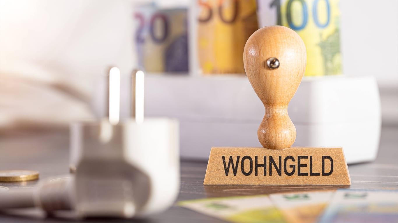 Stempel von der Aufschrift "Wohngeld" (Symbolfoto): Bei Bremer Behörden lagern mehrere tausend Anträge.