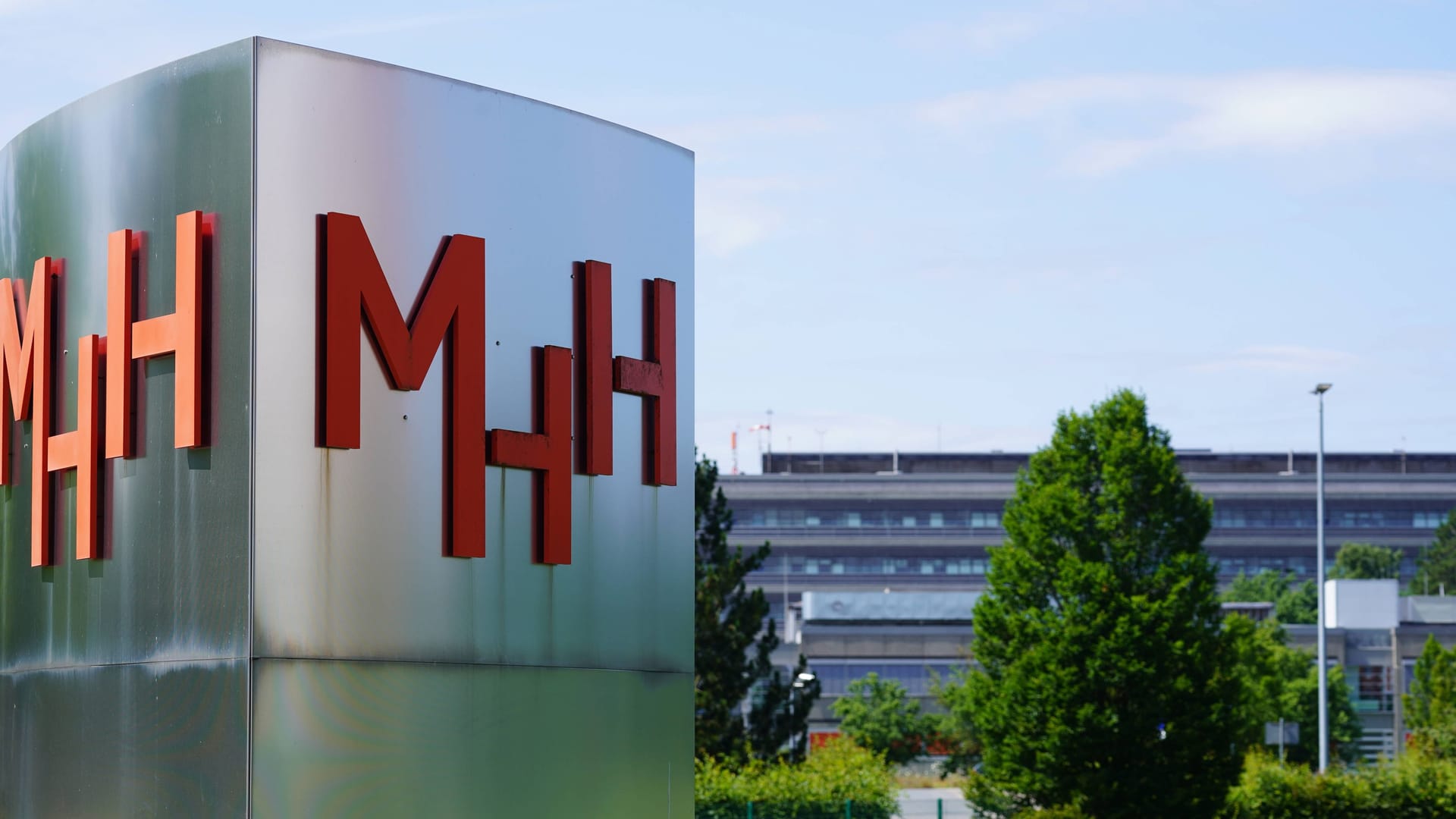 Die Medizinische Hochschule Hannover (Archivbild): Seit mehreren Wochen liegt ein verstorbenes Baby im Kühlfach der Klinik. Die Medizinische Hochschule Hannover (Archivbild): Seit mehreren Wochen liegt ein verstorbenes Baby im Kühlfach der Klinik.