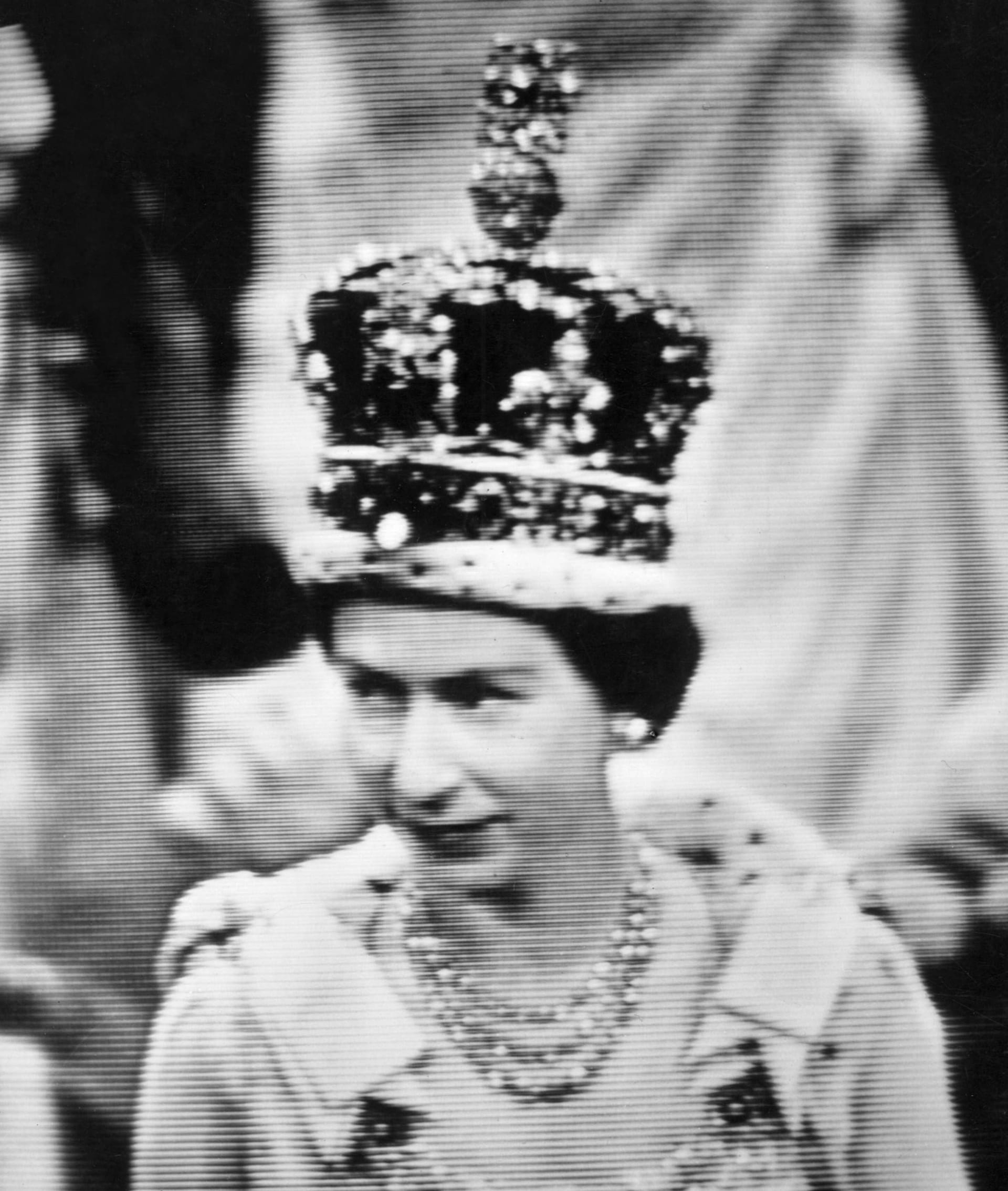 1958, Parlamentseröffnung: Die Queen mit der Imperial State Crown