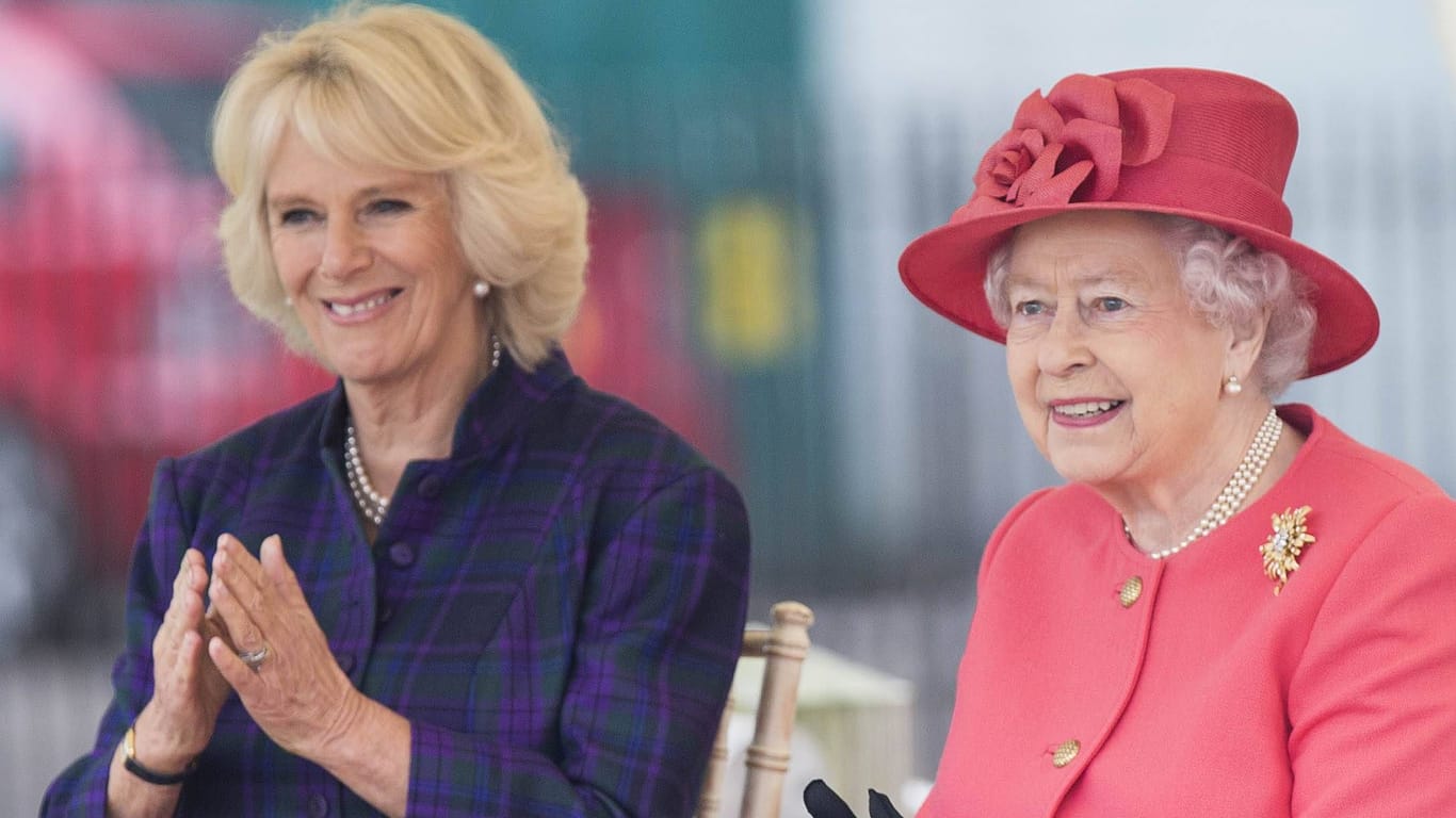 Camilla und Queen Elizabeth II.: Die neu ernannte Königsgemahlin wird über den Schmuck der verstorbenen Monarchin entscheiden können.