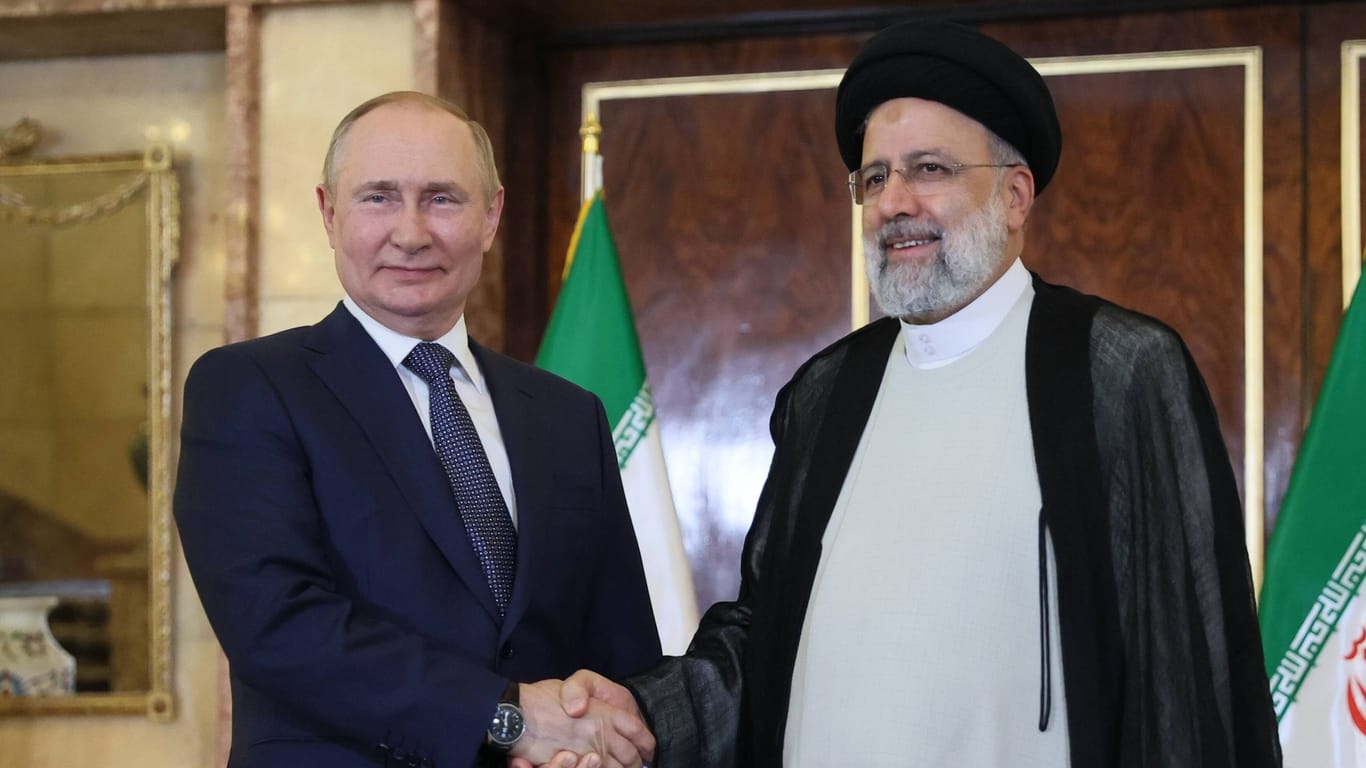 Wladimir Putin und Ebrahim Raisi im Juli: "Unsere Beziehungen sind nicht gewöhnlich, sondern sie haben eine strategische Natur", sagt der iranische Präsident.