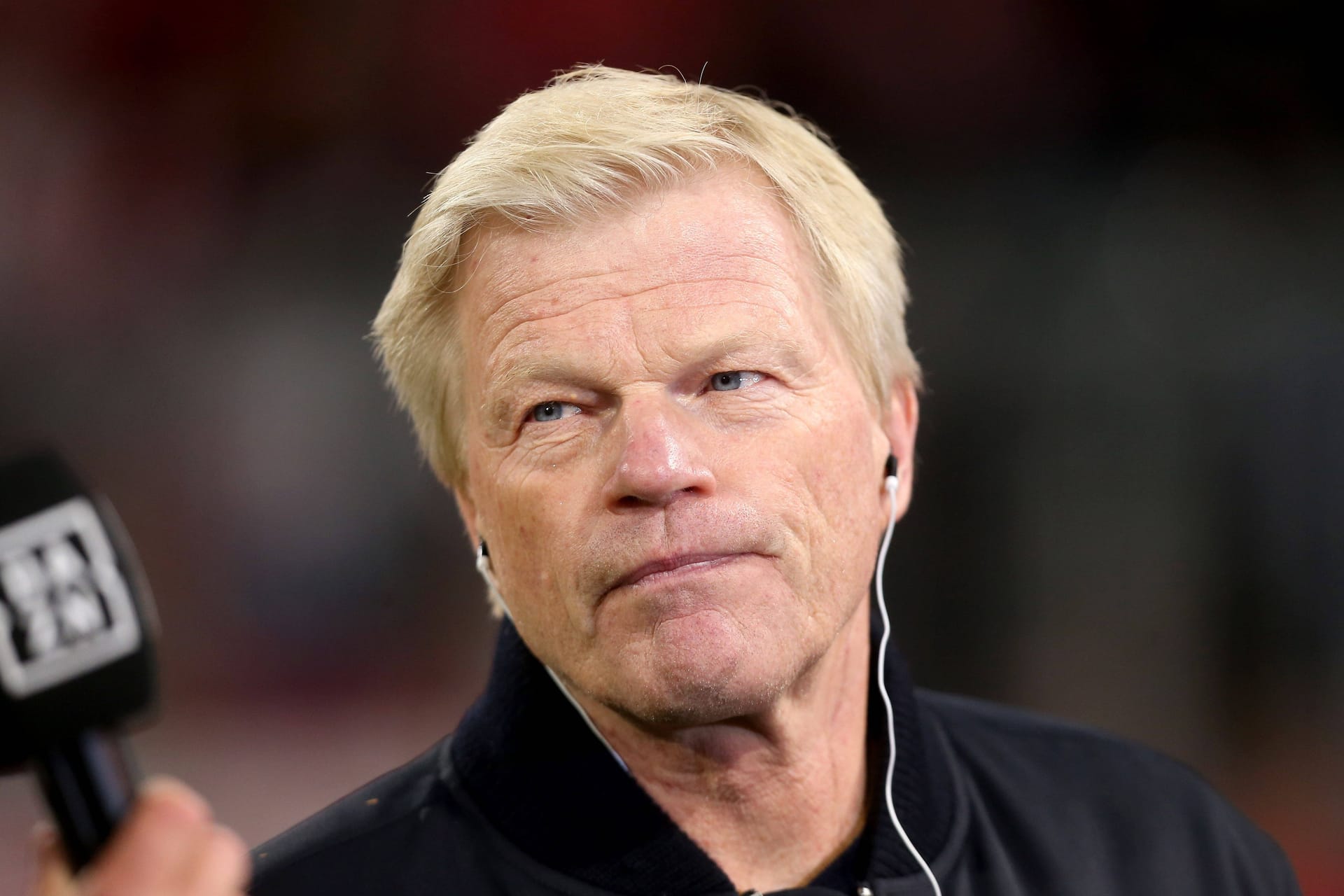 Oliver Kahn: Der Vorstandsvorsitzende des FC Bayern freute sich mit dem Team.