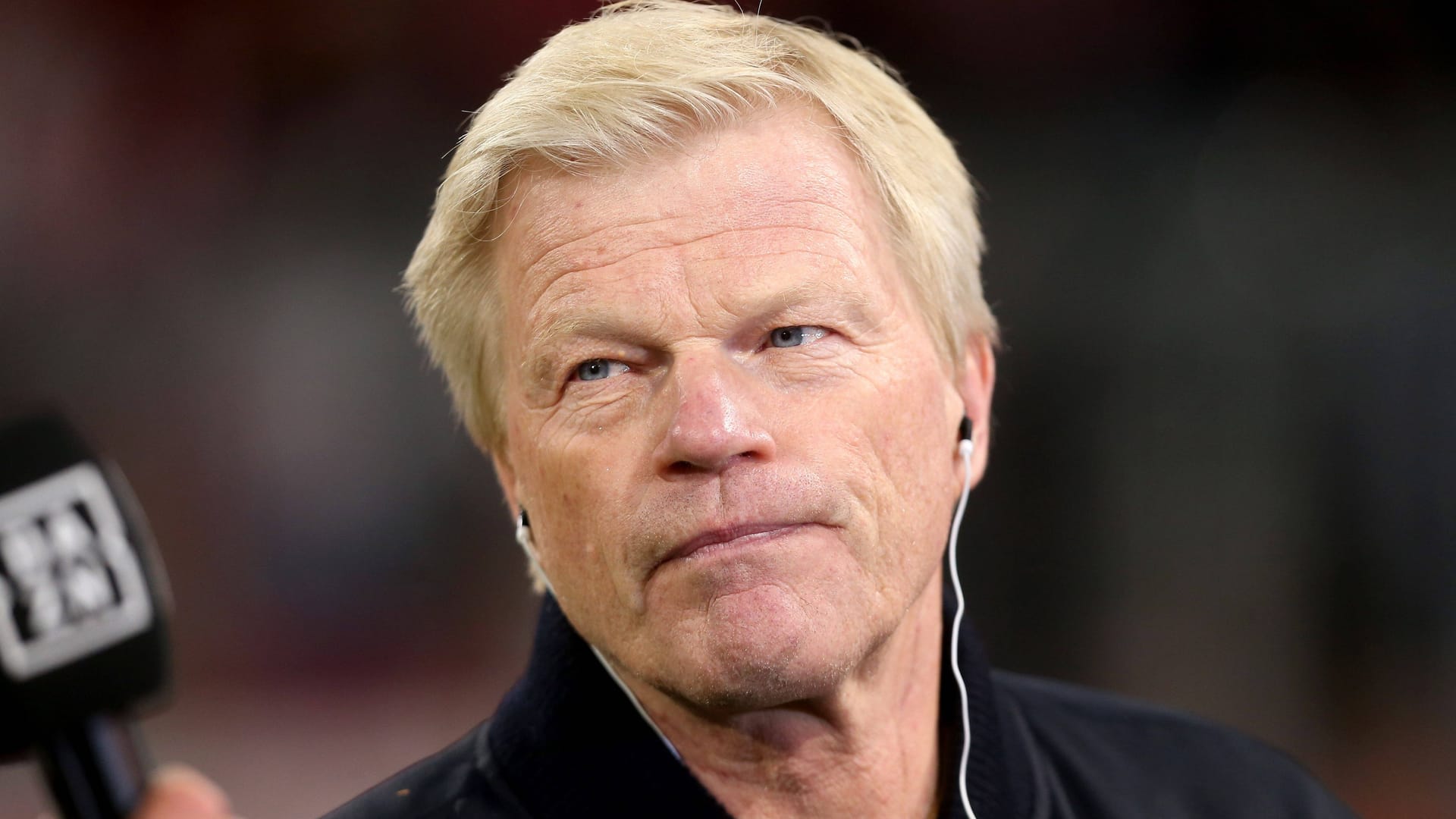 Oliver Kahn: Der Vorstandsvorsitzende des FC Bayern freute sich mit dem Team.