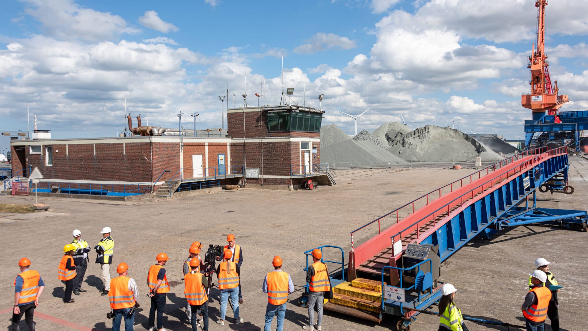 Elbehafen Brunsbüttel Ports, Schleswig-Holstein: In Brunsbüttel entsteht ein schwimmendes LNG-Terminal.