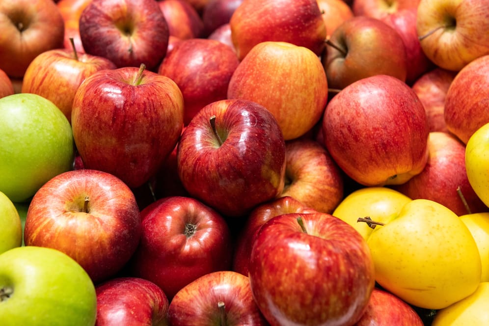 Obst essen beim Diabetes: Geht es um den Zuckergehalt, liegen Äpfel im Mittelfeld.