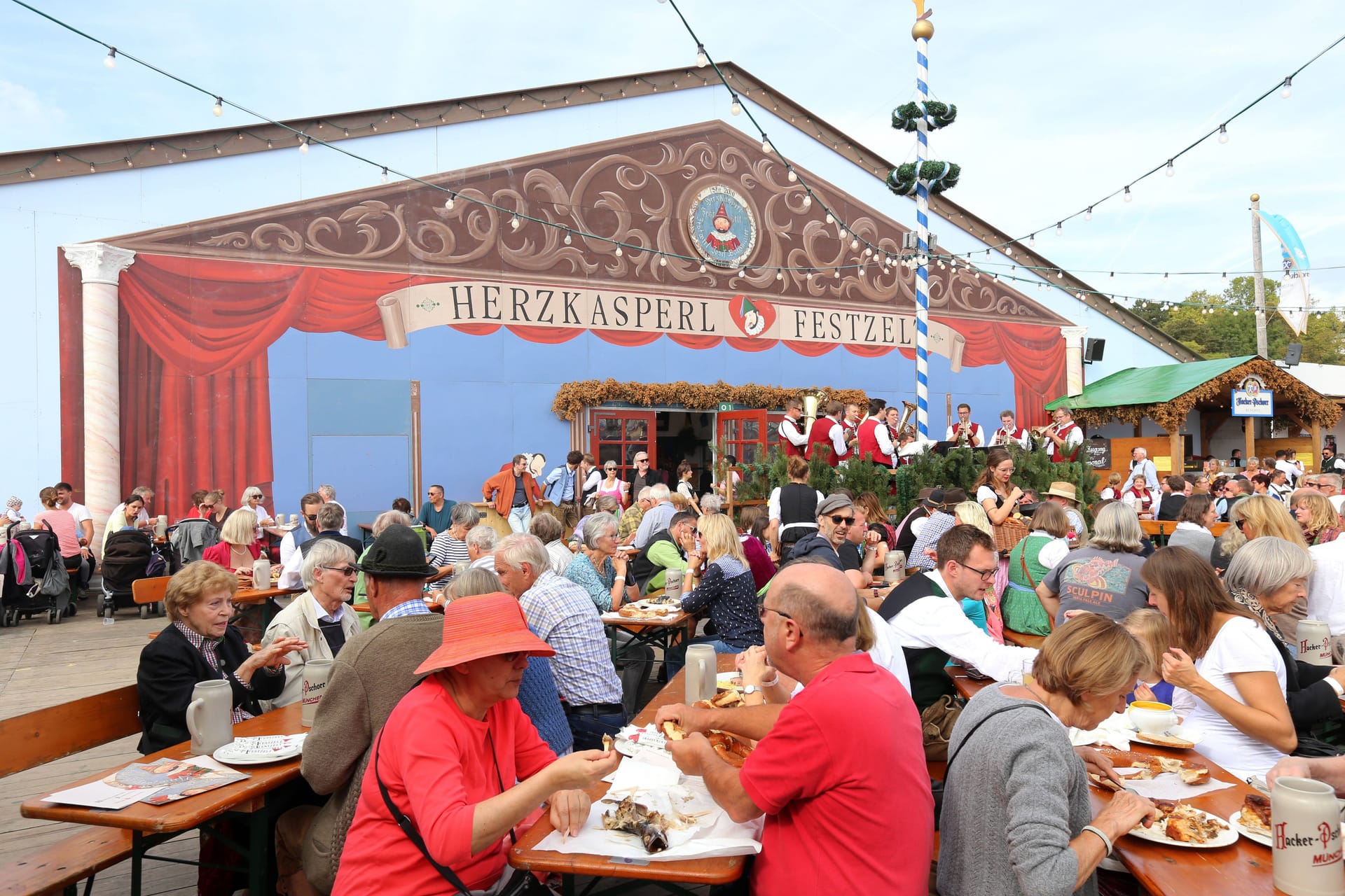 Das Herzkasperl-Festzelt auf der Oidn Wiesn (Archivbild): Hier bekommt man noch gut einen Platz.